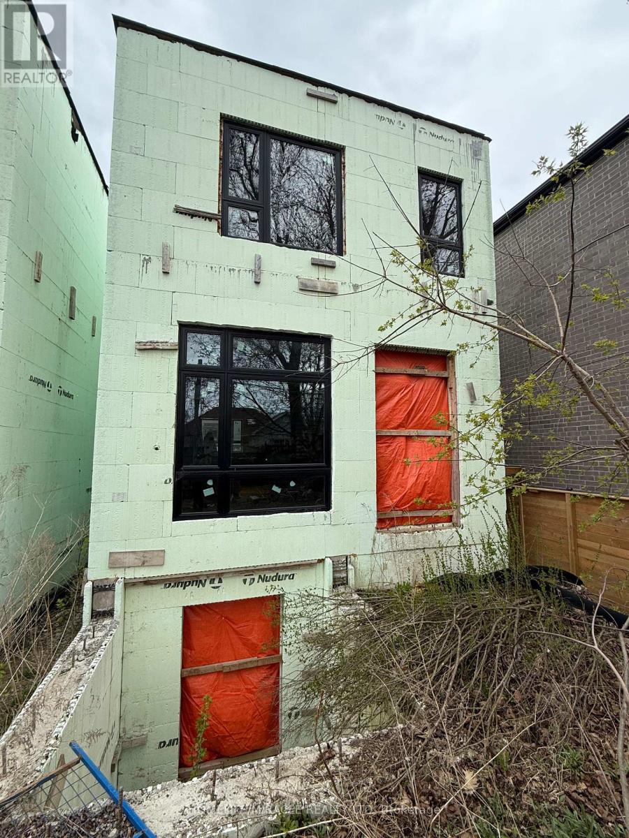 42 August Avenue, Toronto (Oakridge), Ontario  M1L 3M9 - Photo 4 - E12464945