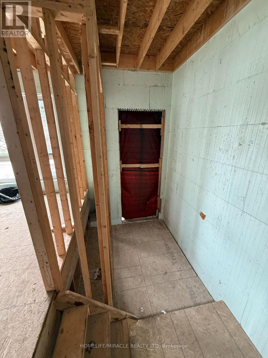 42 August Avenue, Toronto (Oakridge), Ontario  M1L 3M9 - Photo 7 - E12464945