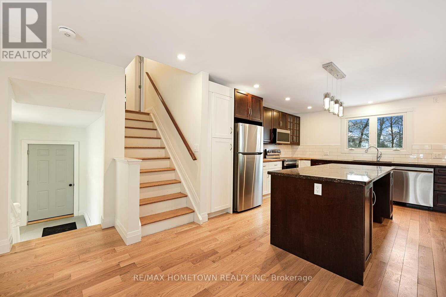 6 Maplewood Circle, Brockville, Ontario  K6V 1N4 - Photo 24 - X12682384