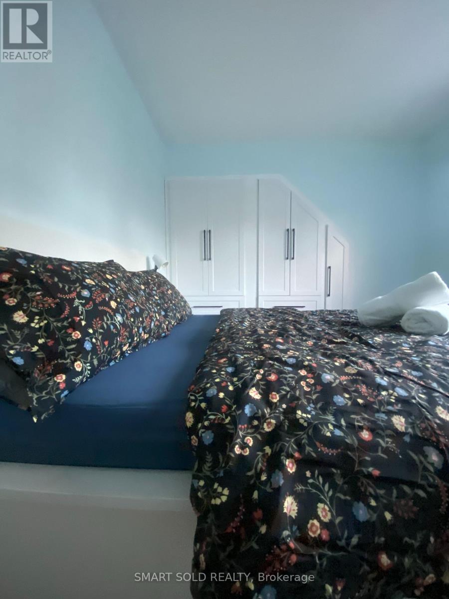 42 Arnold Avenue, Toronto, Ontario  M5A 3B2 - Photo 25 - C12682450