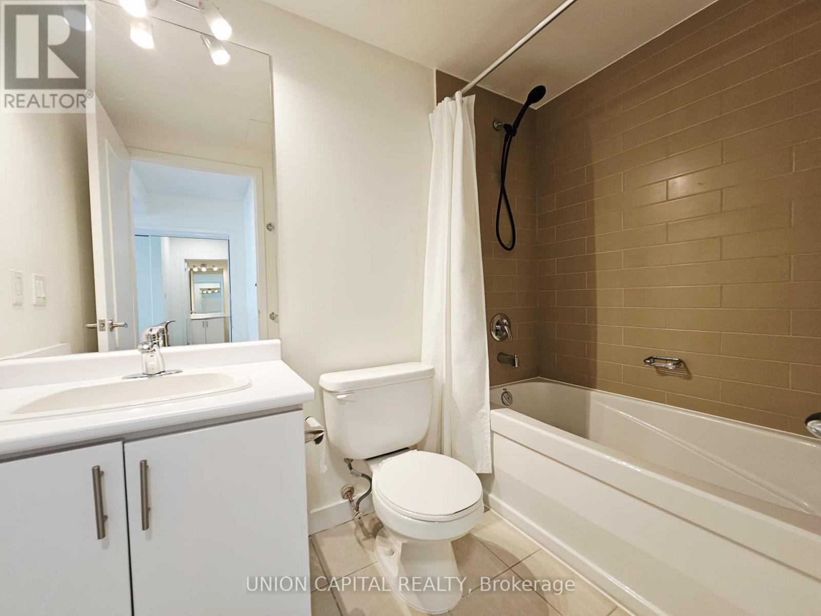 1602 - 5 Mariner Terrace, Toronto, Ontario  M5V 3V6 - Photo 14 - C12682504