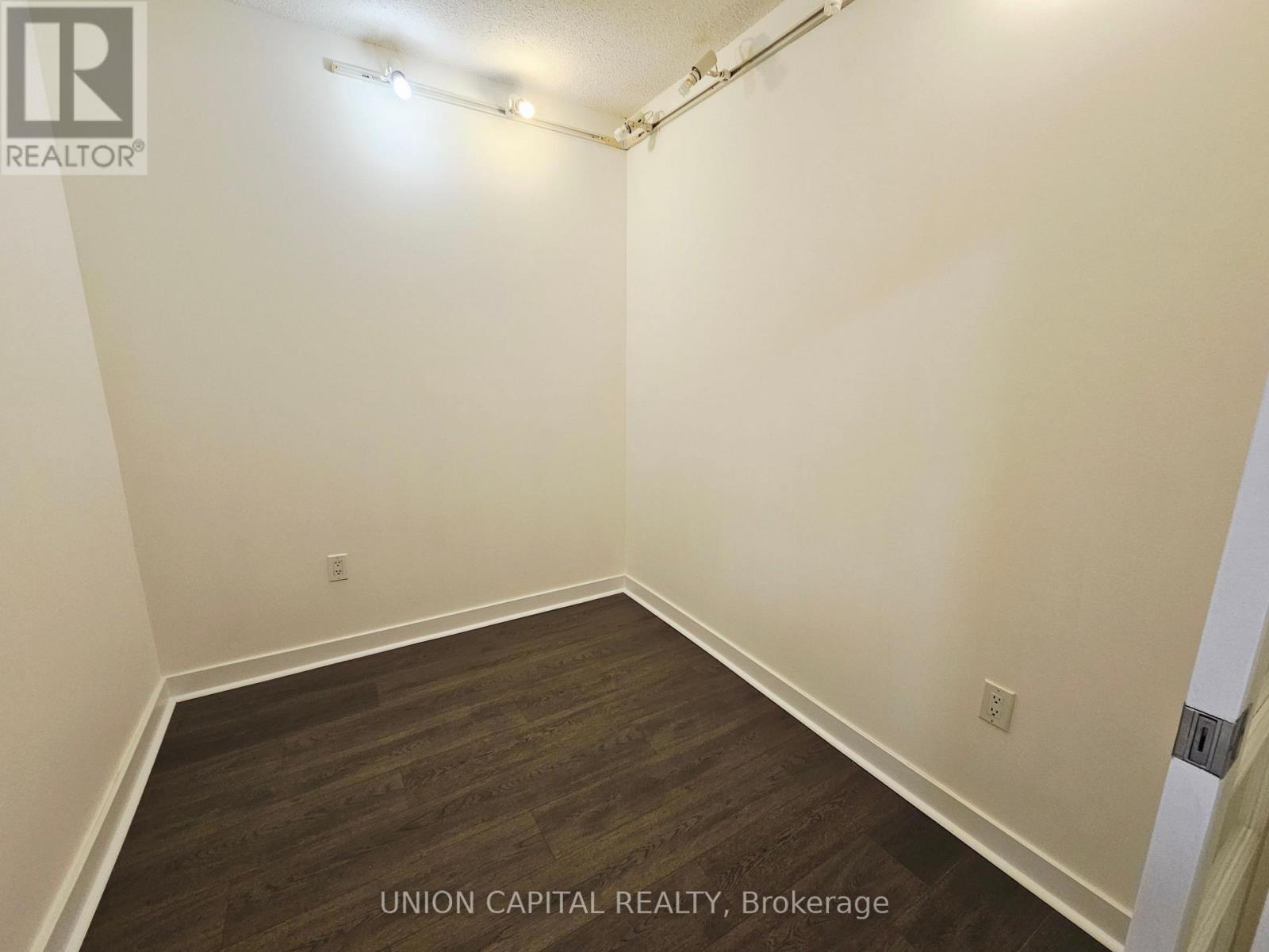 1602 - 5 Mariner Terrace, Toronto, Ontario  M5V 3V6 - Photo 18 - C12682504