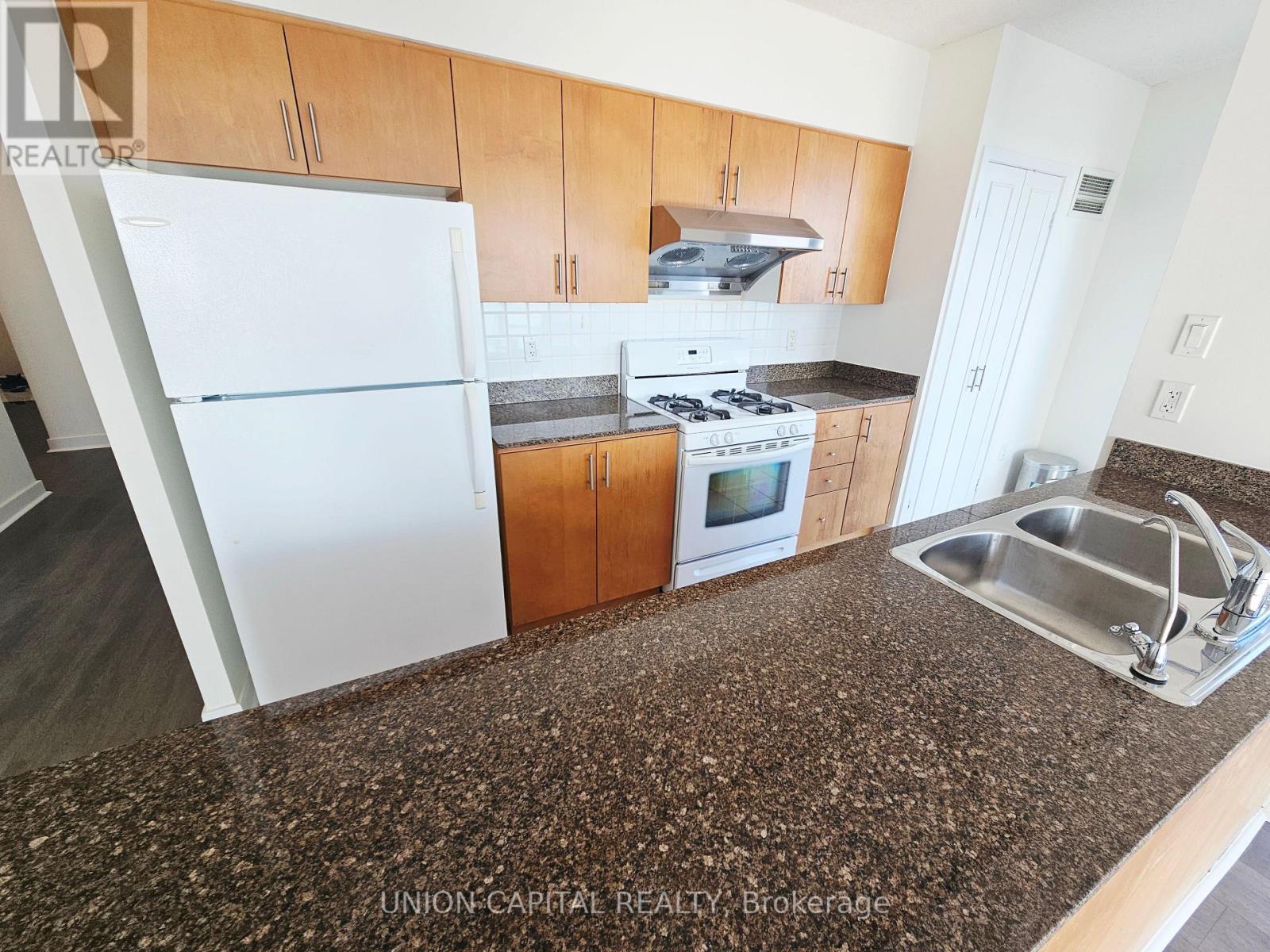 1602 - 5 Mariner Terrace, Toronto, Ontario  M5V 3V6 - Photo 7 - C12682504