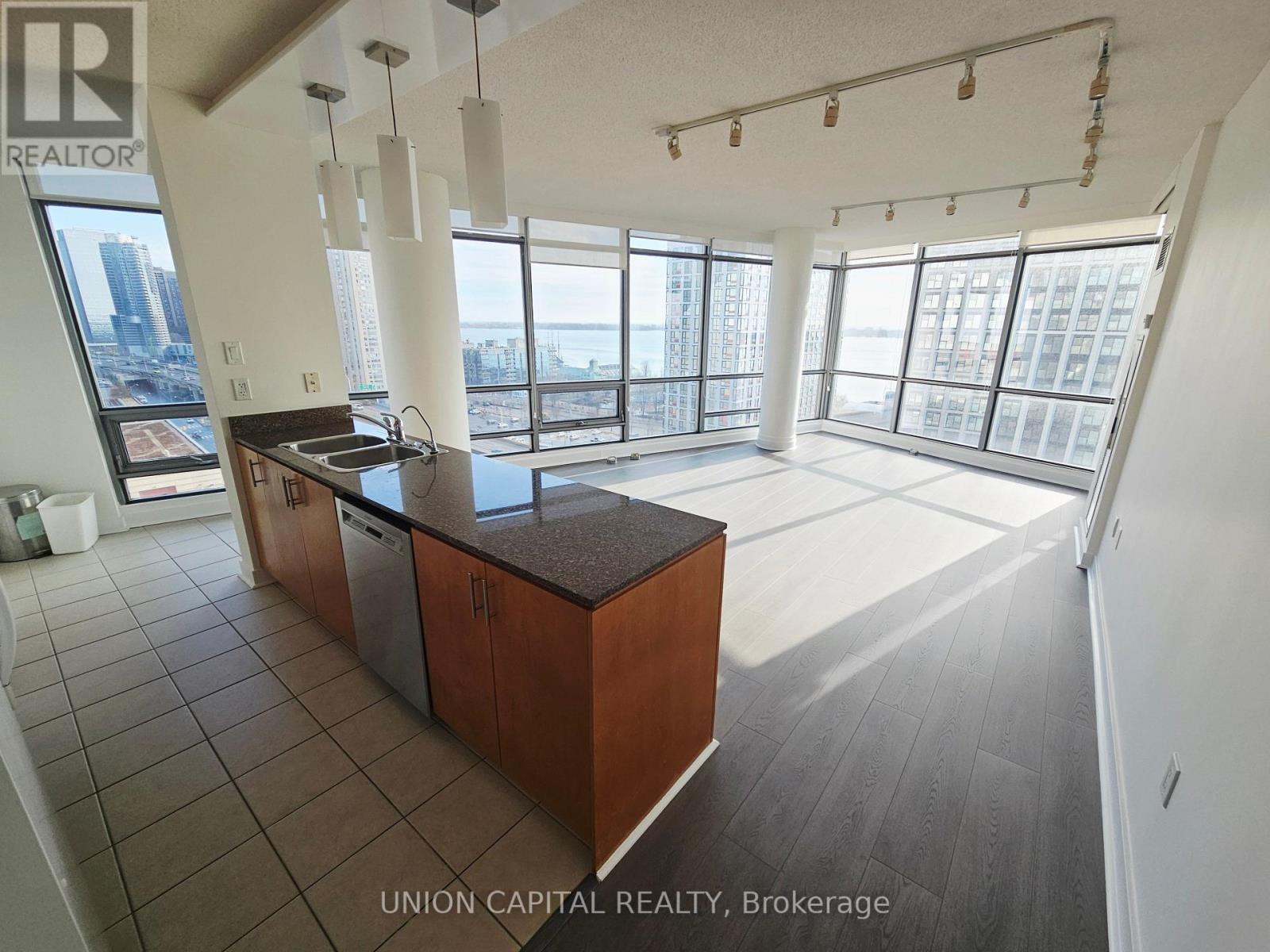 1602 - 5 Mariner Terrace, Toronto, Ontario  M5V 3V6 - Photo 8 - C12682504