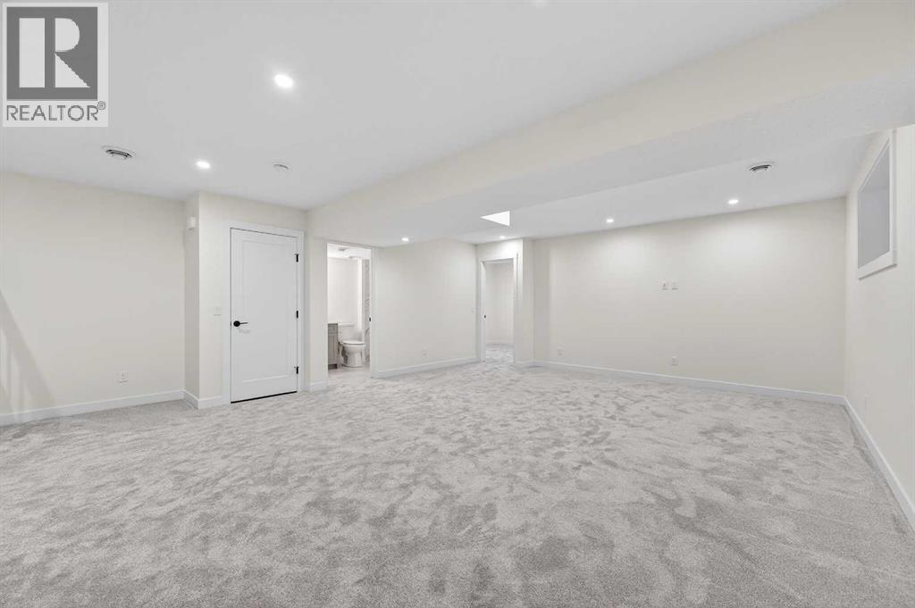 29 Rowmont Common Nw, Calgary, Alberta  T3L 0L4 - Photo 33 - A2277545
