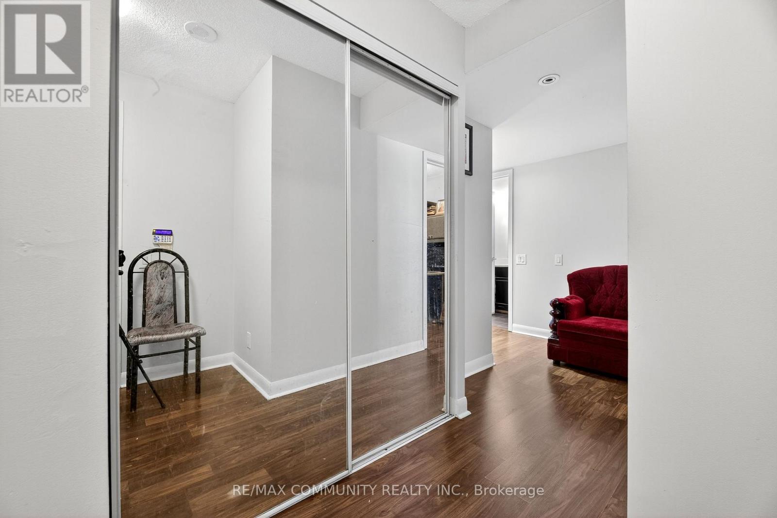 2010 - 25 Town Centre Court, Toronto, Ontario  M1P 0B4 - Photo 6 - E12682424