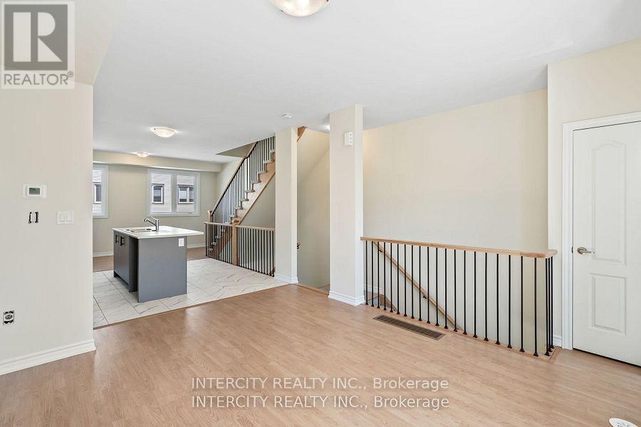 127 Senay Circle, Clarington, Ontario  L1E 0G9 - Photo 6 - E12682432