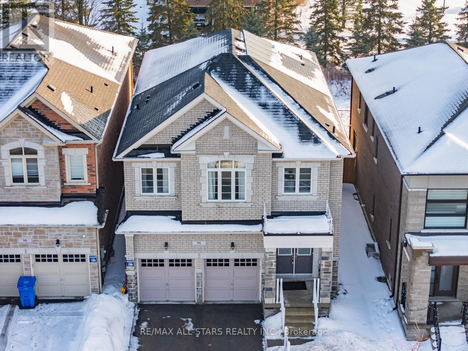 96 Boundary Boulevard, Whitchurch-Stouffville, Ontario  L4A 4W2 - Photo 2 - N12682434