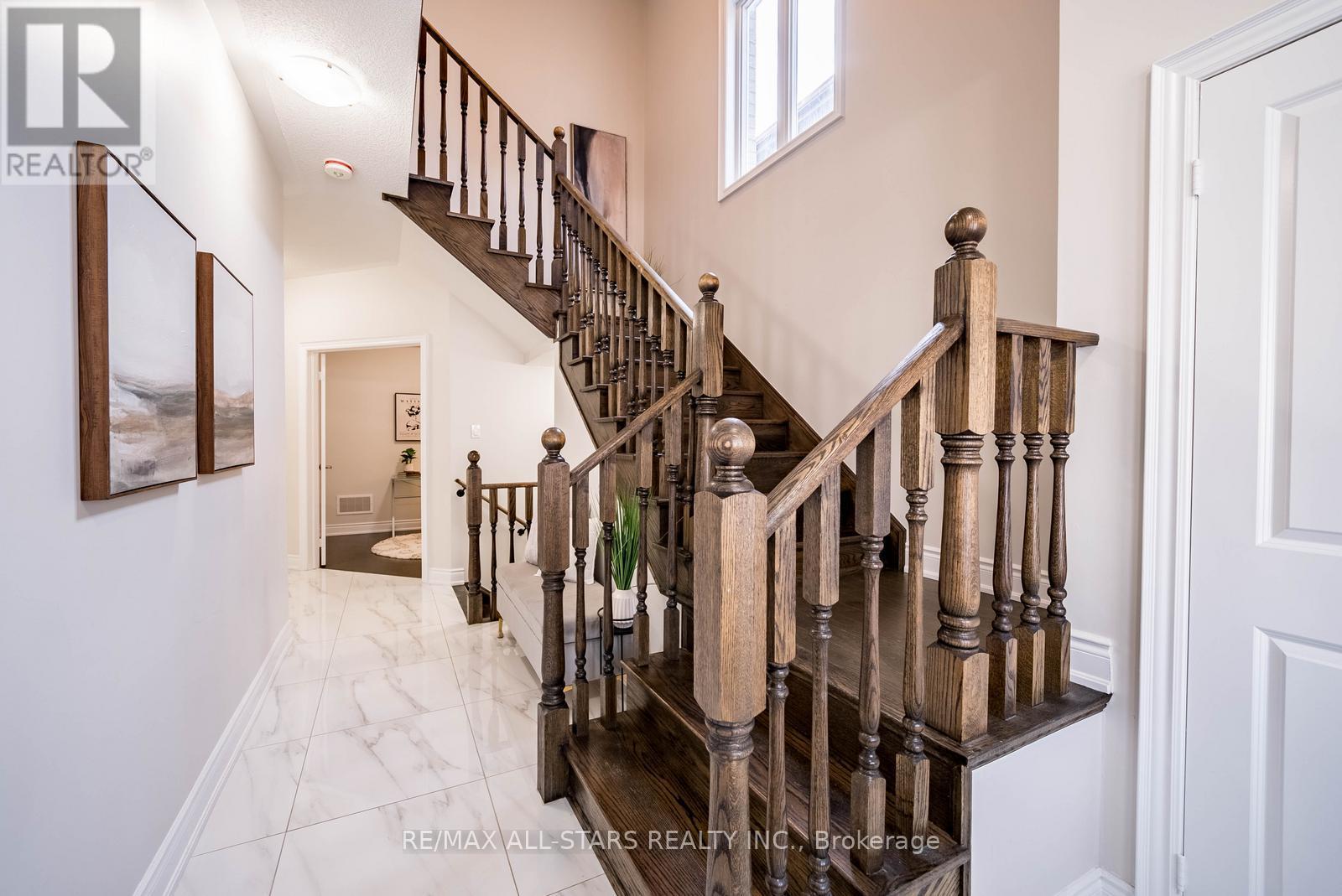 96 Boundary Boulevard, Whitchurch-Stouffville, Ontario  L4A 4W2 - Photo 4 - N12682434