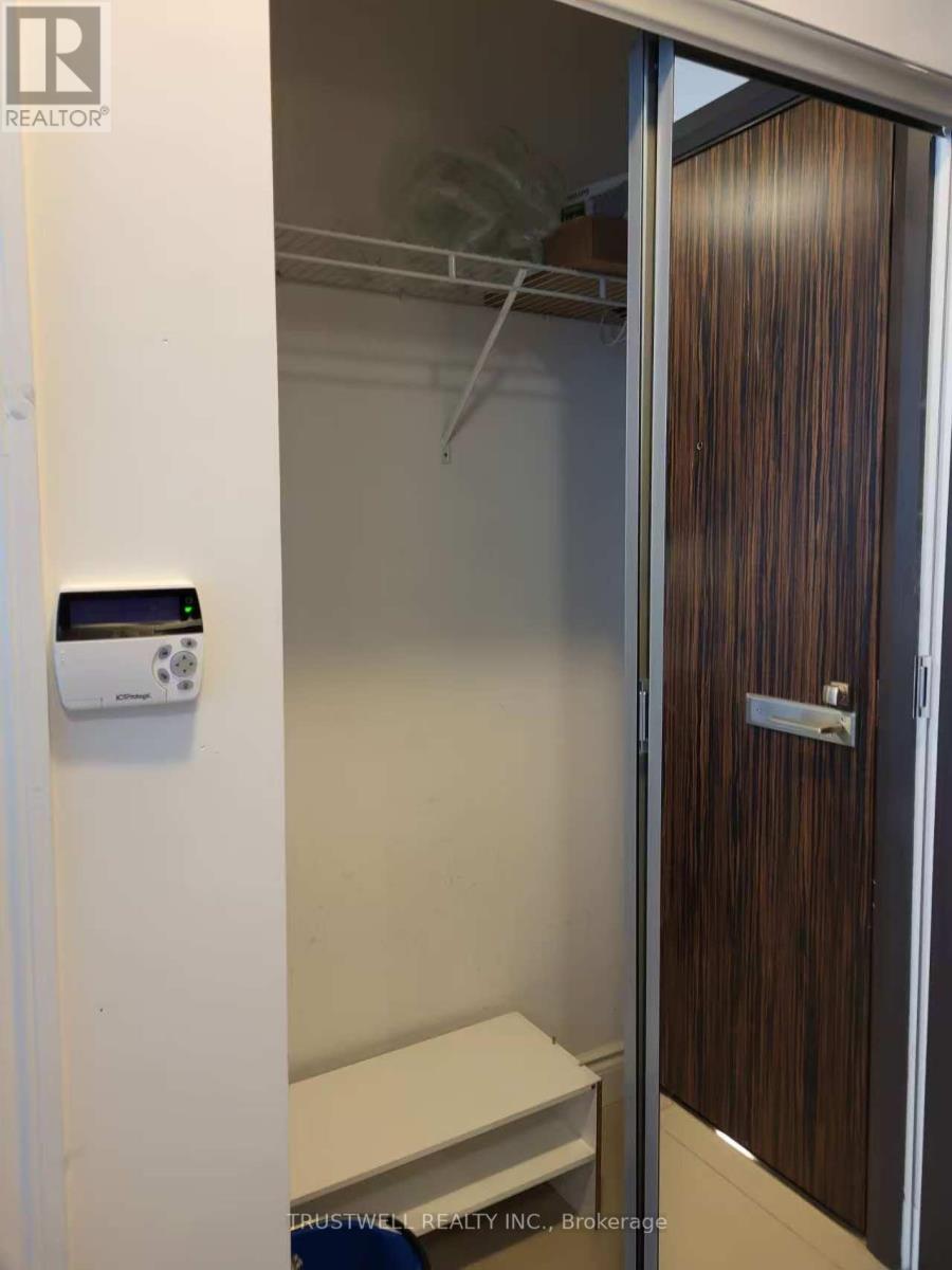 717 - 277 South Park Road, Markham (Commerce Valley), Ontario  L3T 0B7 - Photo 2 - N12682438