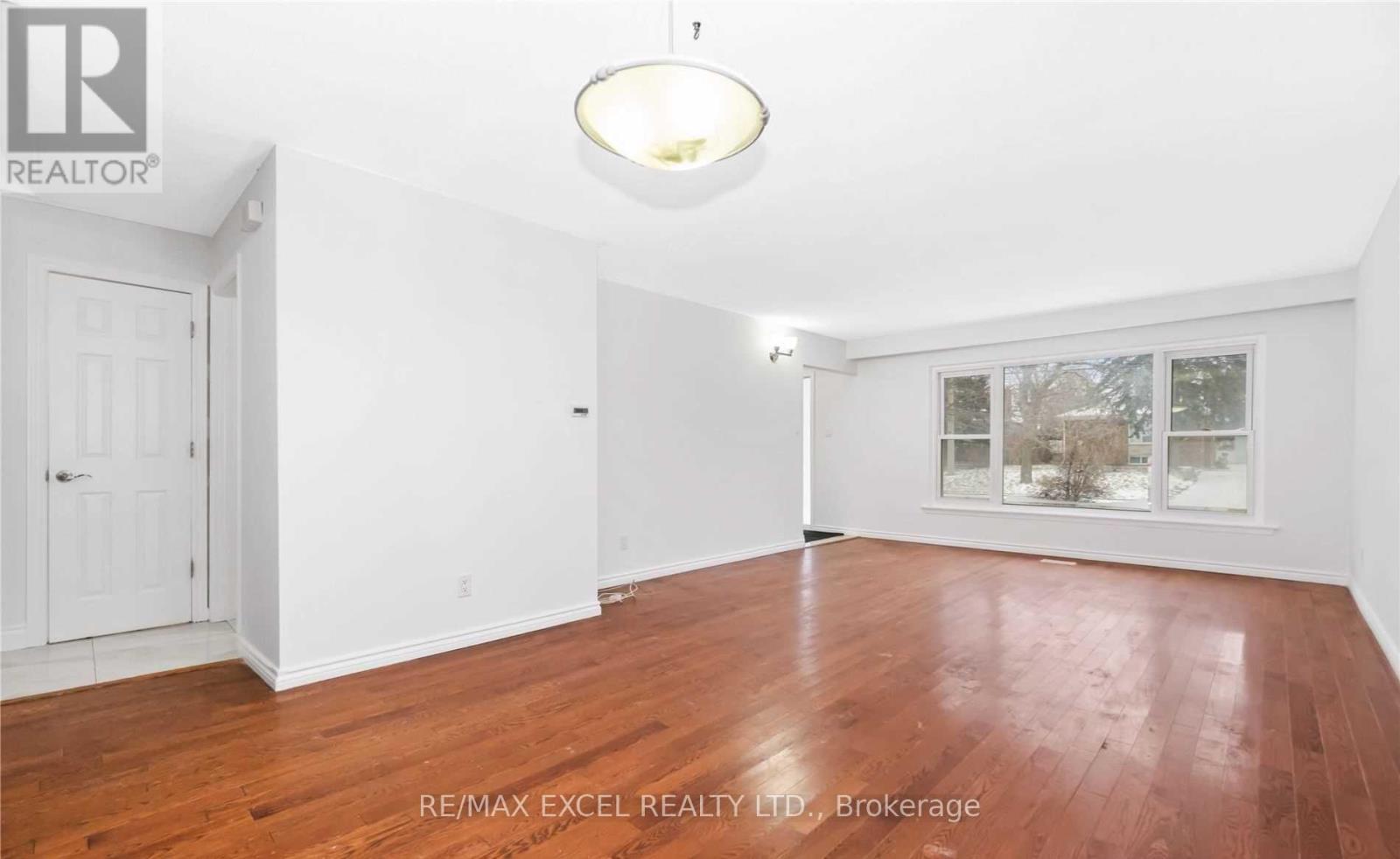 341 Crosby Avenue, Richmond Hill, Ontario  L4C 2R5 - Photo 3 - N12682494