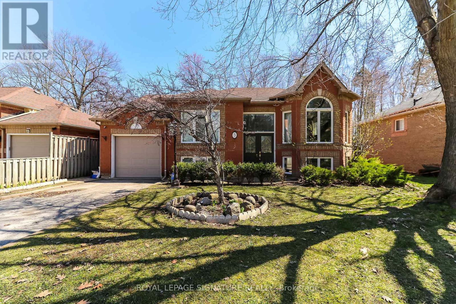 3 Brillinger Drive, Wasaga Beach, Ontario  L9Z 1L4 - Photo 2 - S12682456