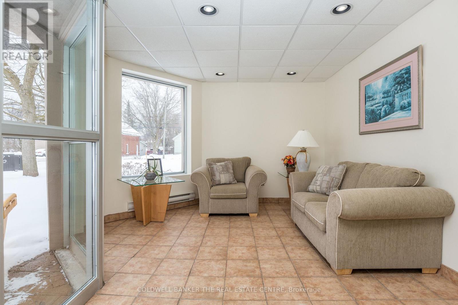 302 - 125 Bond Street, Orillia, Ontario  L3V 1J7 - Photo 3 - S12682464