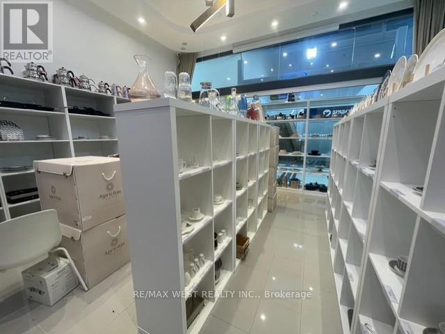 129 - 7250 Keele Street, Vaughan, Ontario  L4K 1Z8 - Photo 3 - N12682084