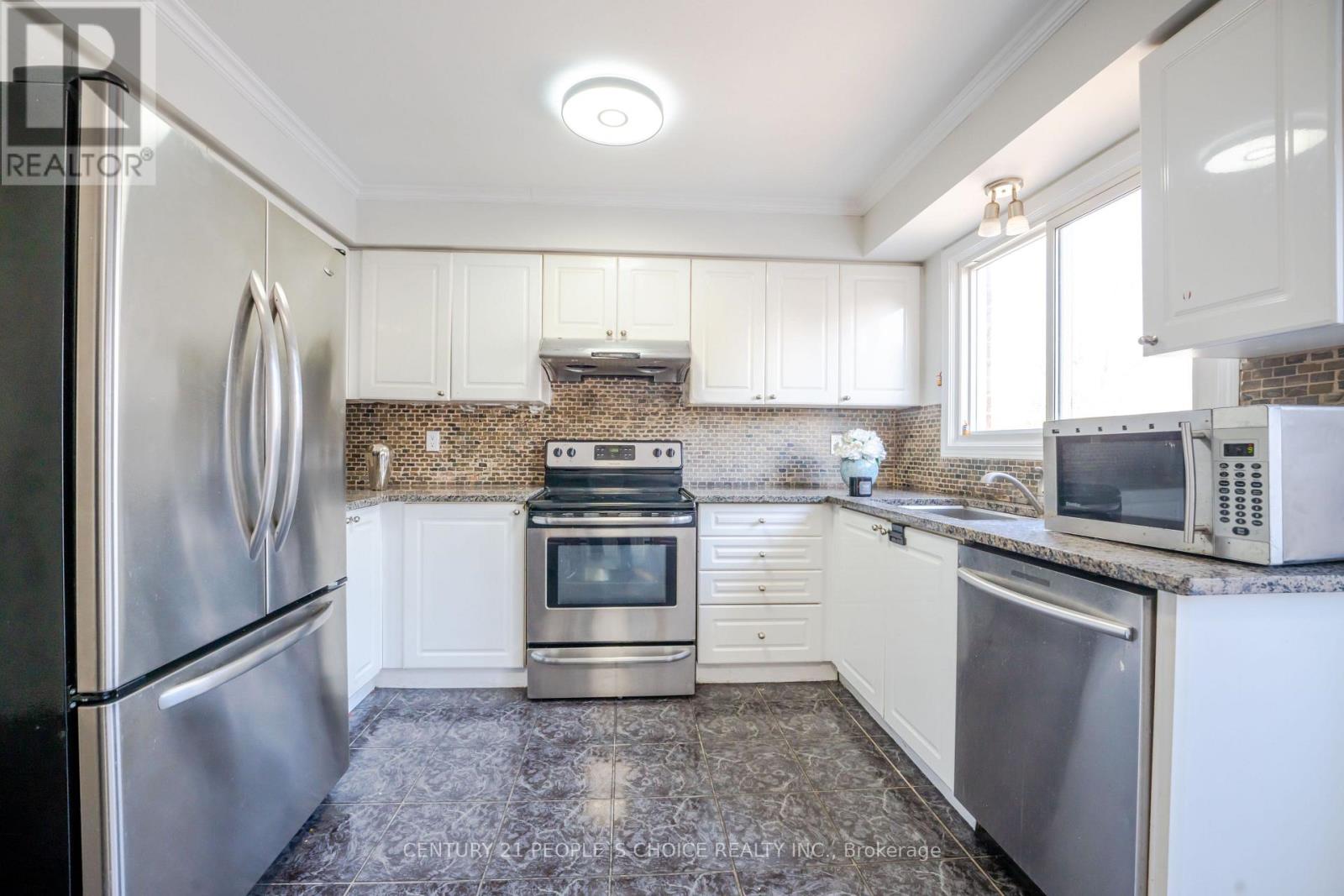 7 Mount Fuji Crescent, Brampton, Ontario  L6R 2L3 - Photo 16 - W12682388