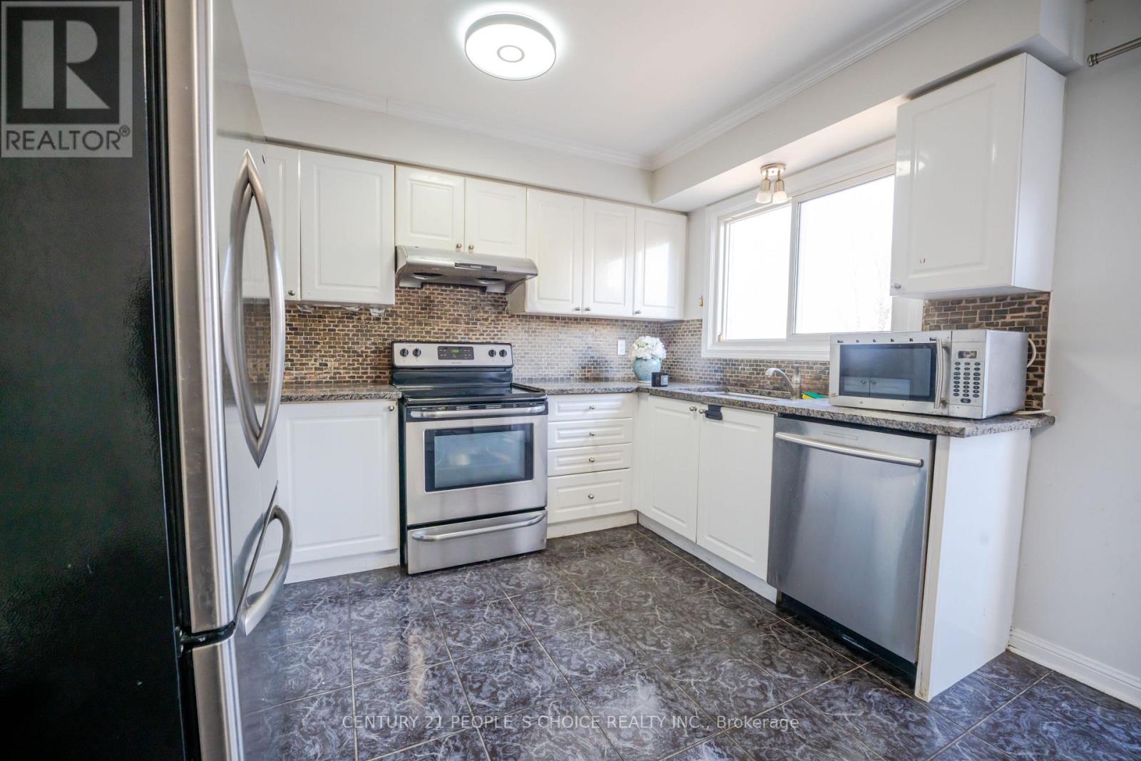 7 Mount Fuji Crescent, Brampton, Ontario  L6R 2L3 - Photo 17 - W12682388