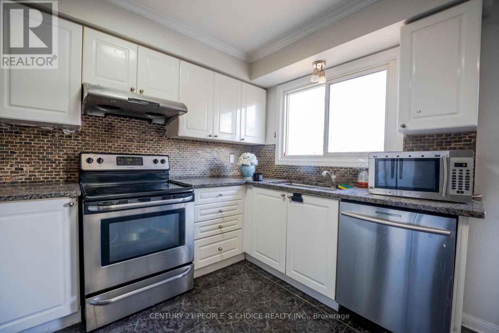 7 Mount Fuji Crescent, Brampton, Ontario  L6R 2L3 - Photo 18 - W12682388