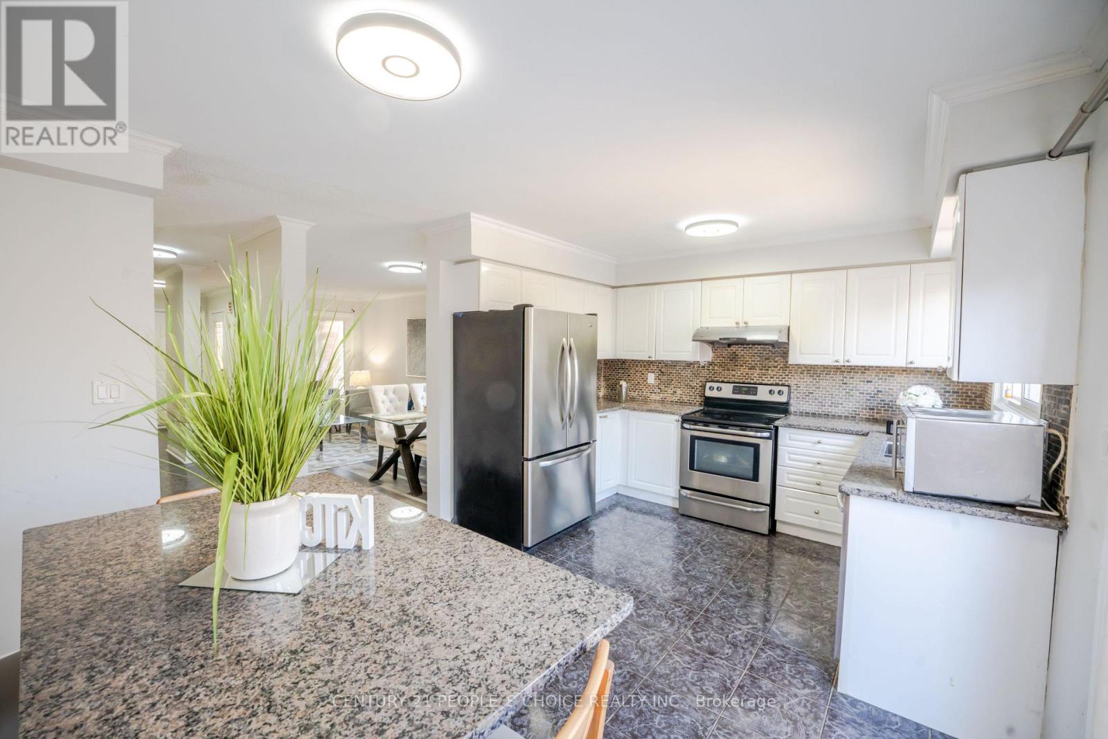 7 Mount Fuji Crescent, Brampton, Ontario  L6R 2L3 - Photo 19 - W12682388