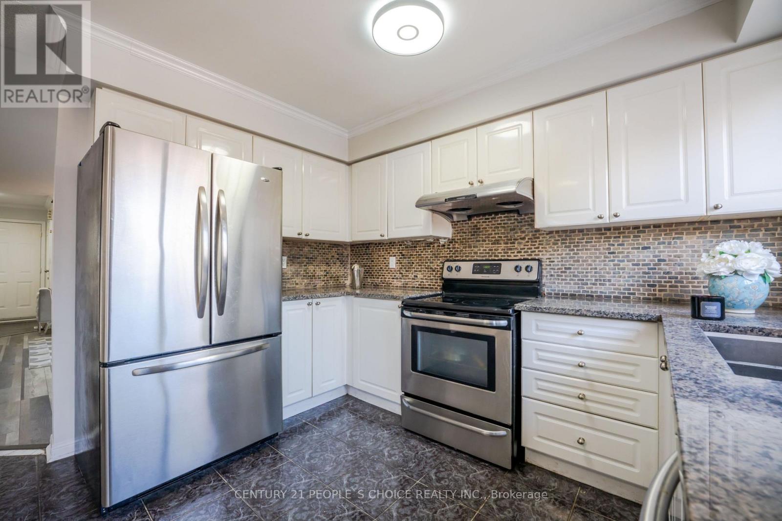 7 Mount Fuji Crescent, Brampton, Ontario  L6R 2L3 - Photo 20 - W12682388