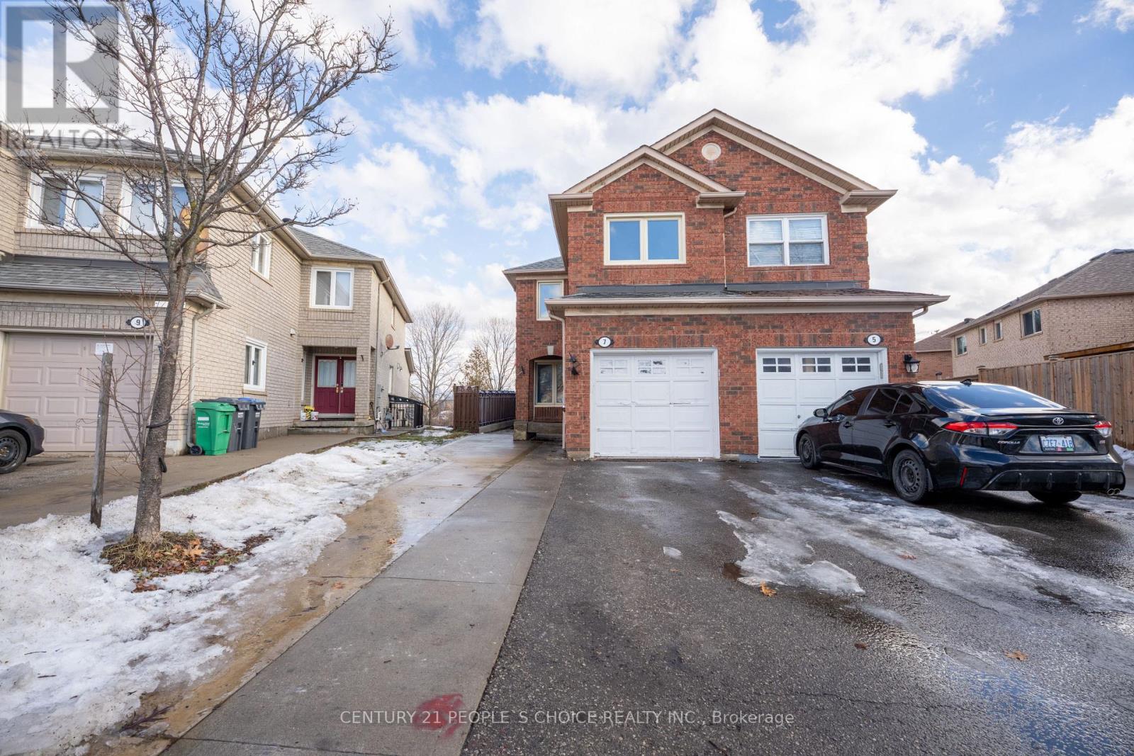 7 Mount Fuji Crescent, Brampton, Ontario  L6R 2L3 - Photo 3 - W12682388