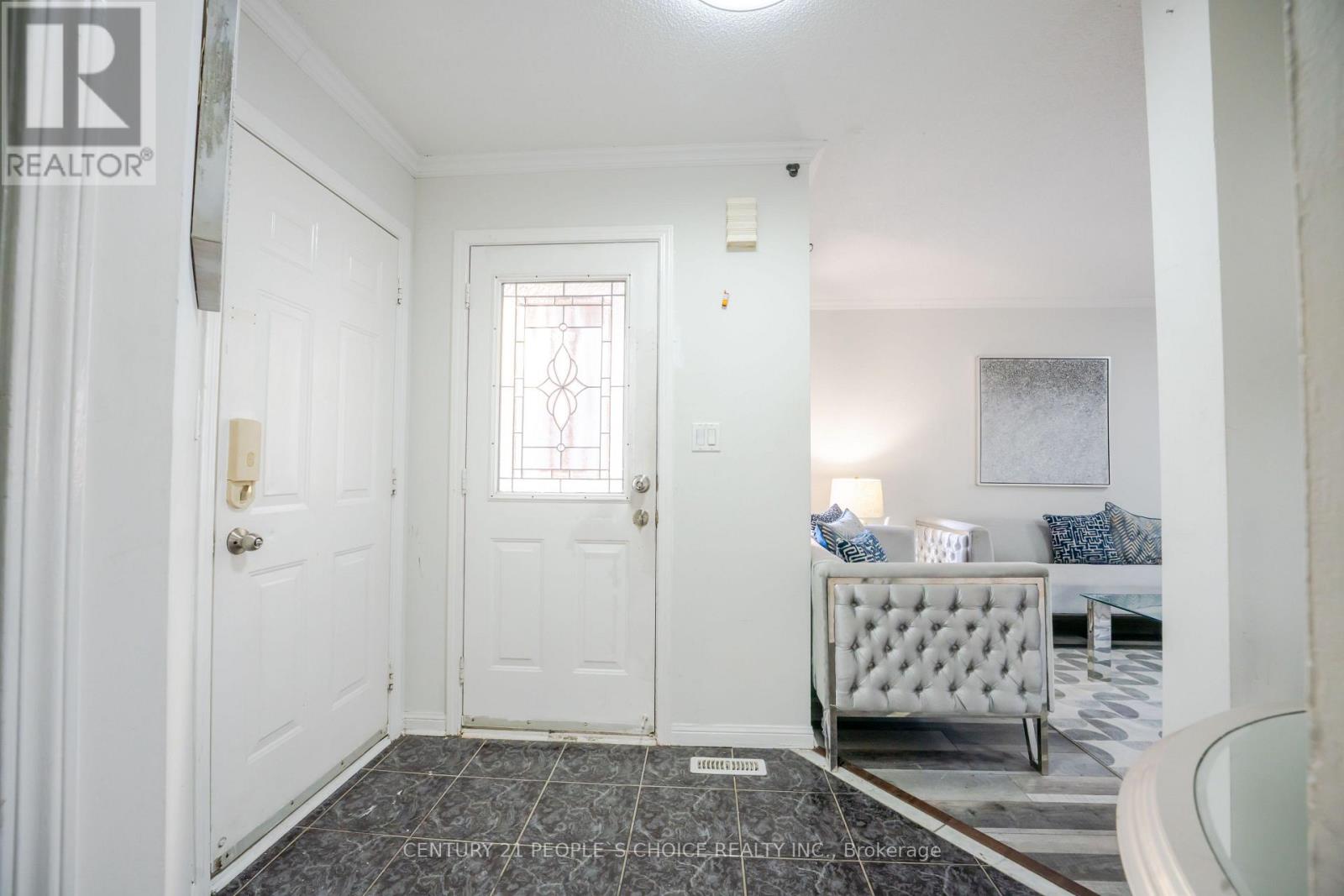 7 Mount Fuji Crescent, Brampton, Ontario  L6R 2L3 - Photo 5 - W12682388