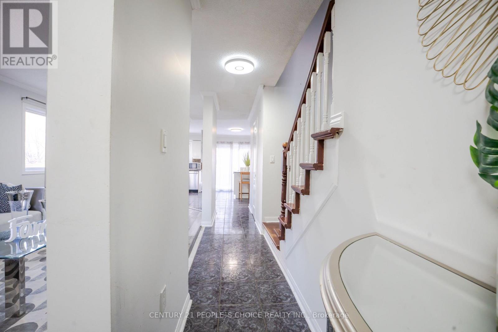 7 Mount Fuji Crescent, Brampton, Ontario  L6R 2L3 - Photo 6 - W12682388