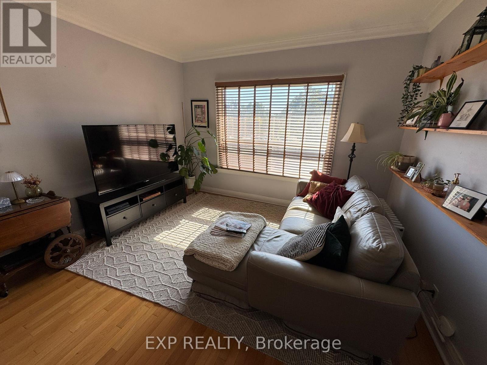 2 - 354 Annette Street, Toronto, Ontario  M6P 1R5 - Photo 6 - W12682396