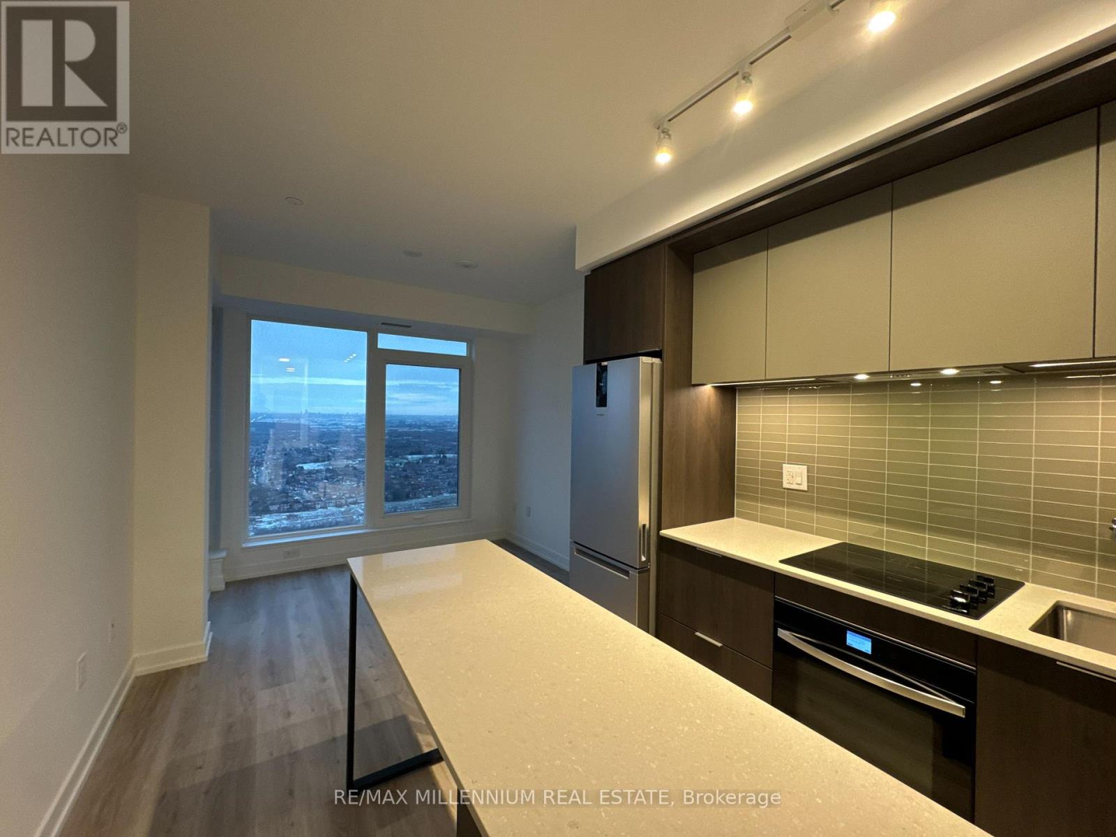 3801 - 395 Square One Drive, Mississauga, Ontario  L5B 0P6 - Photo 14 - W12682442