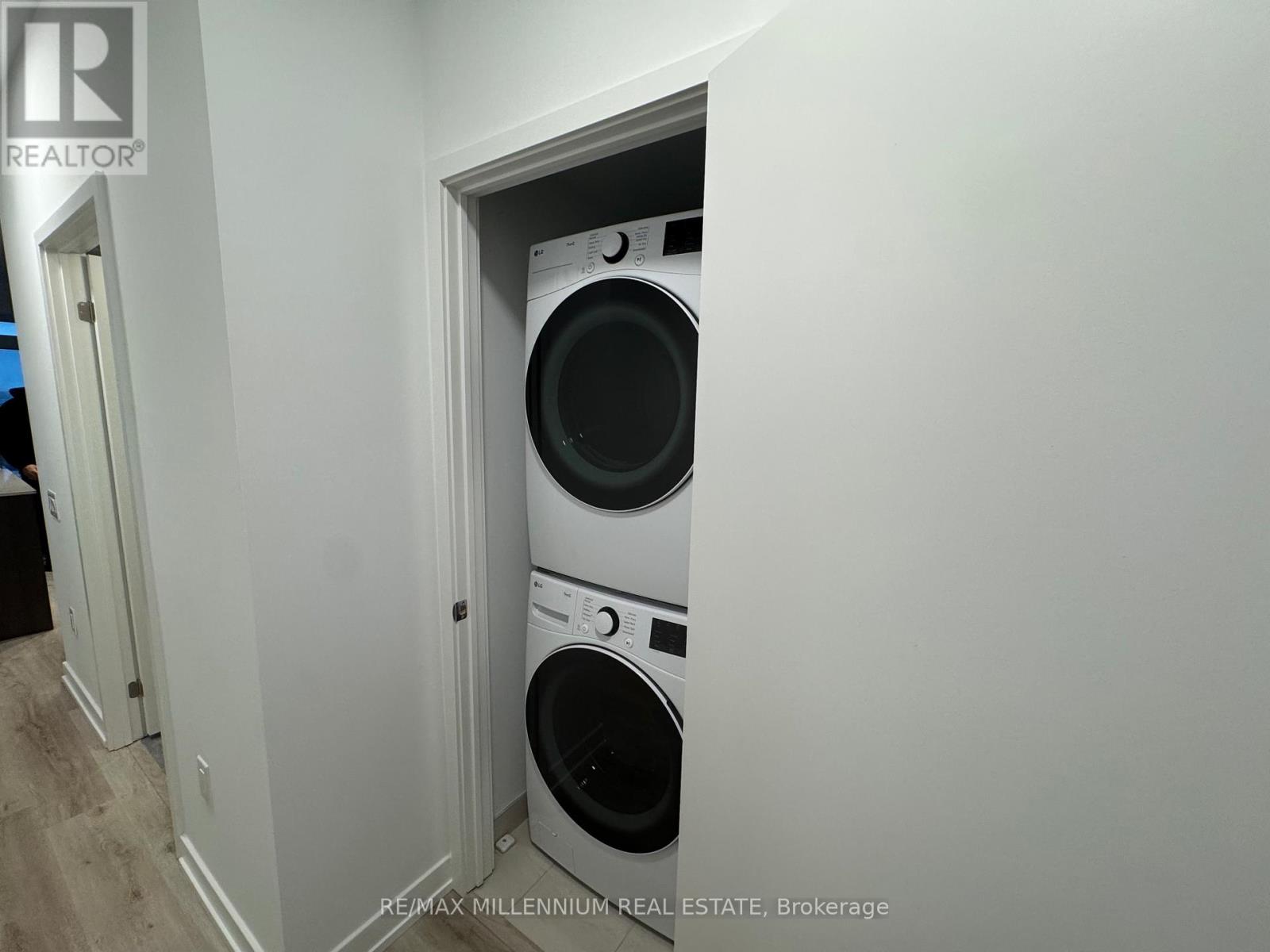 3801 - 395 Square One Drive, Mississauga, Ontario  L5B 0P6 - Photo 3 - W12682442