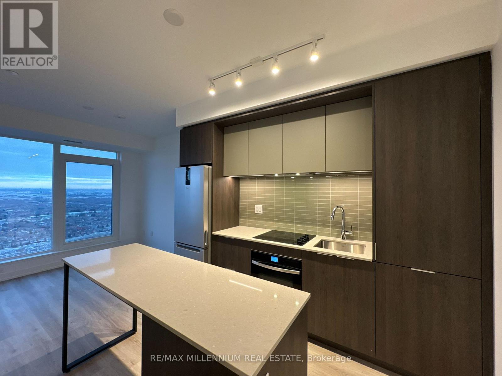 3801 - 395 Square One Drive, Mississauga, Ontario  L5B 0P6 - Photo 6 - W12682442