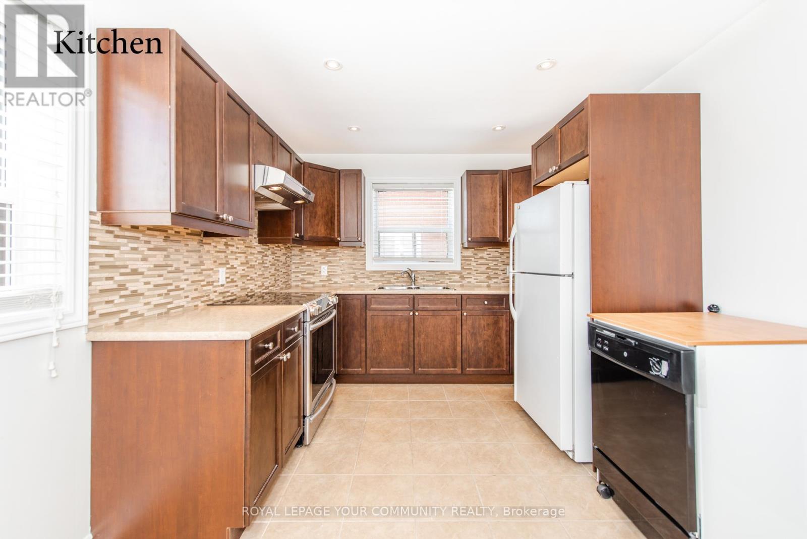 Upper - 59a Roseland Drive, Toronto, Ontario  M8W 1Y4 - Photo 13 - W12682452