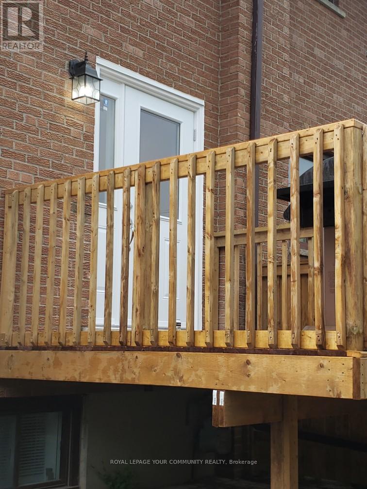 Upper - 59a Roseland Drive, Toronto, Ontario  M8W 1Y4 - Photo 18 - W12682452