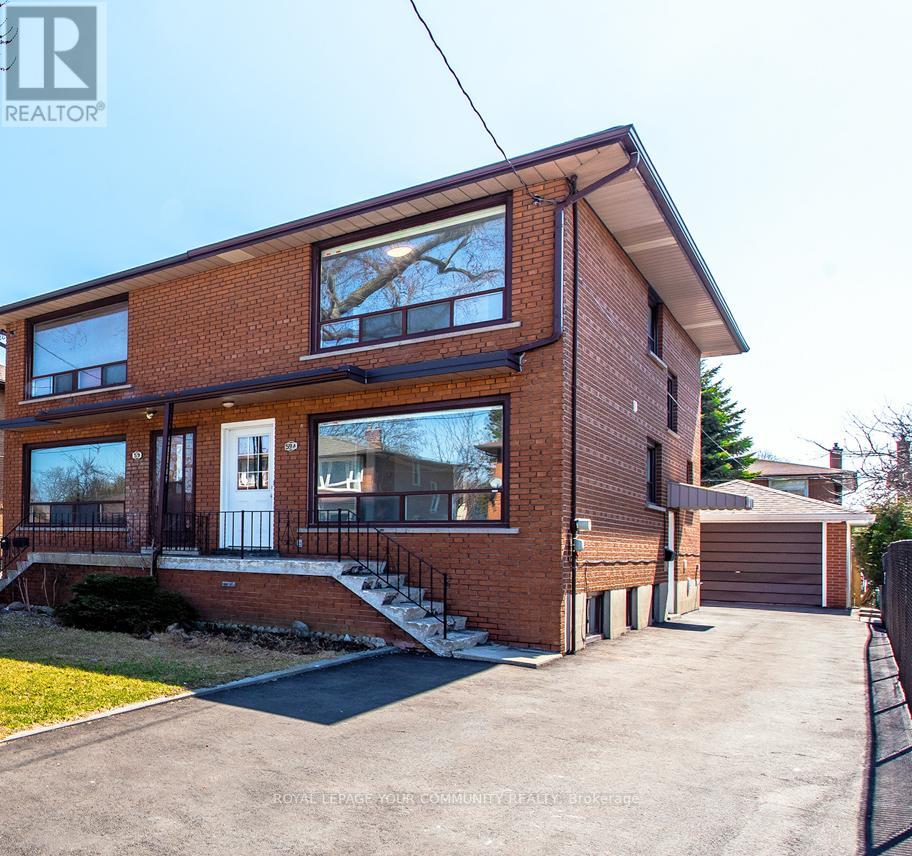 Upper - 59a Roseland Drive, Toronto, Ontario  M8W 1Y4 - Photo 2 - W12682452
