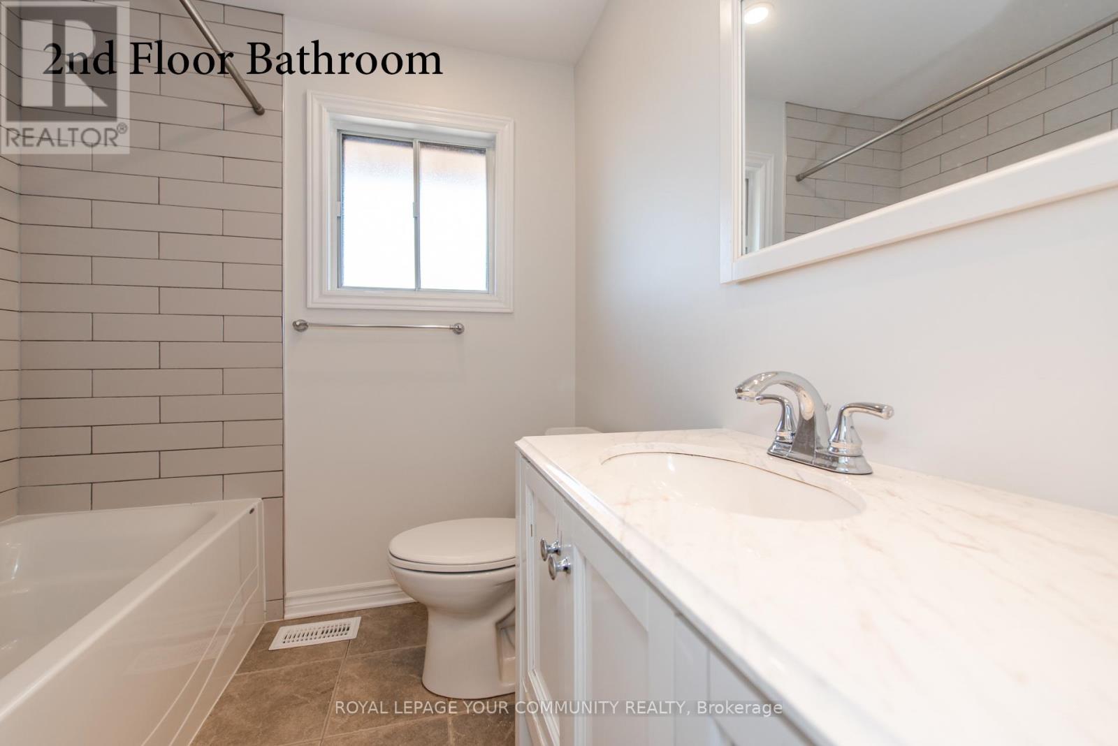 Upper - 59a Roseland Drive, Toronto, Ontario  M8W 1Y4 - Photo 22 - W12682452