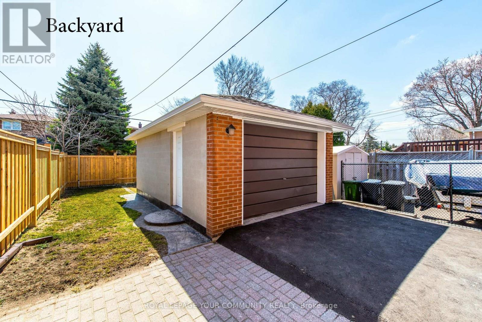 Upper - 59a Roseland Drive, Toronto, Ontario  M8W 1Y4 - Photo 28 - W12682452