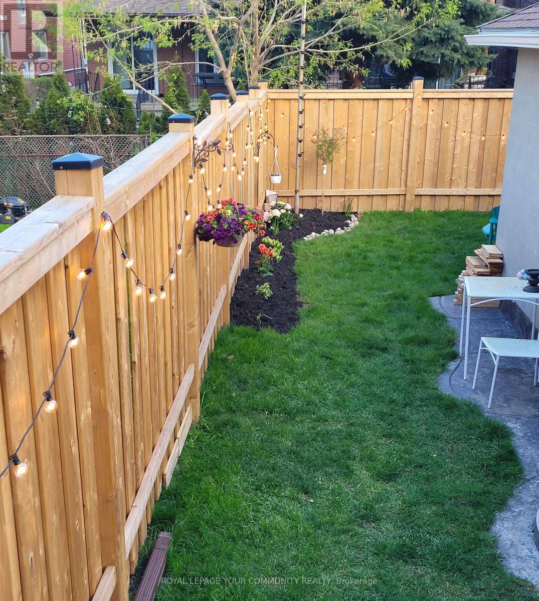 Upper - 59a Roseland Drive, Toronto, Ontario  M8W 1Y4 - Photo 29 - W12682452