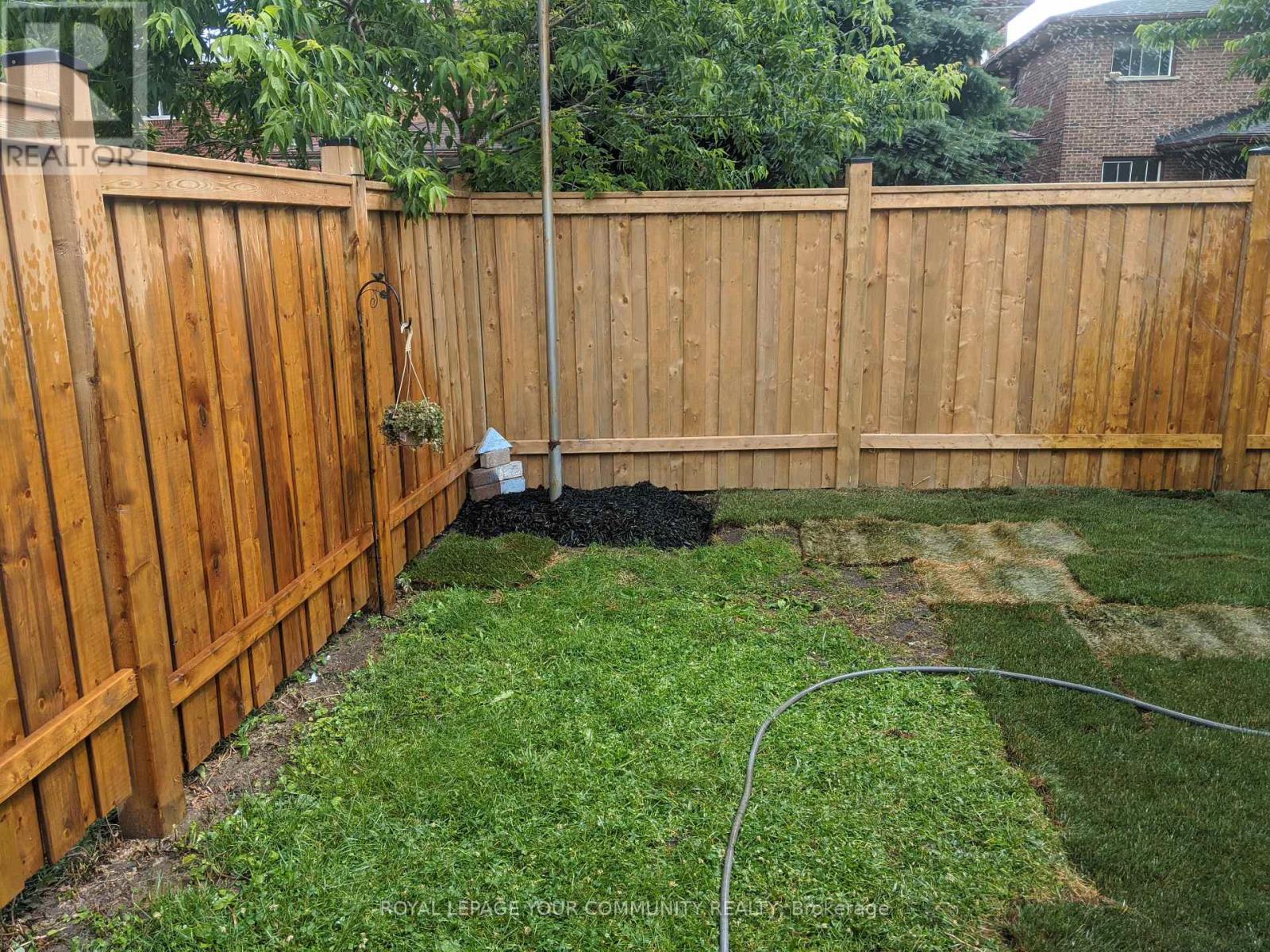 Upper - 59a Roseland Drive, Toronto, Ontario  M8W 1Y4 - Photo 30 - W12682452