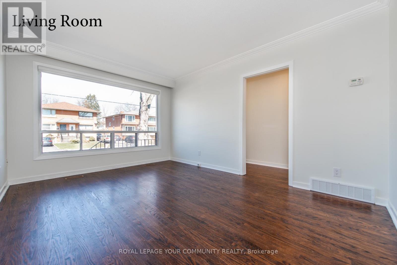 Upper - 59a Roseland Drive, Toronto, Ontario  M8W 1Y4 - Photo 4 - W12682452