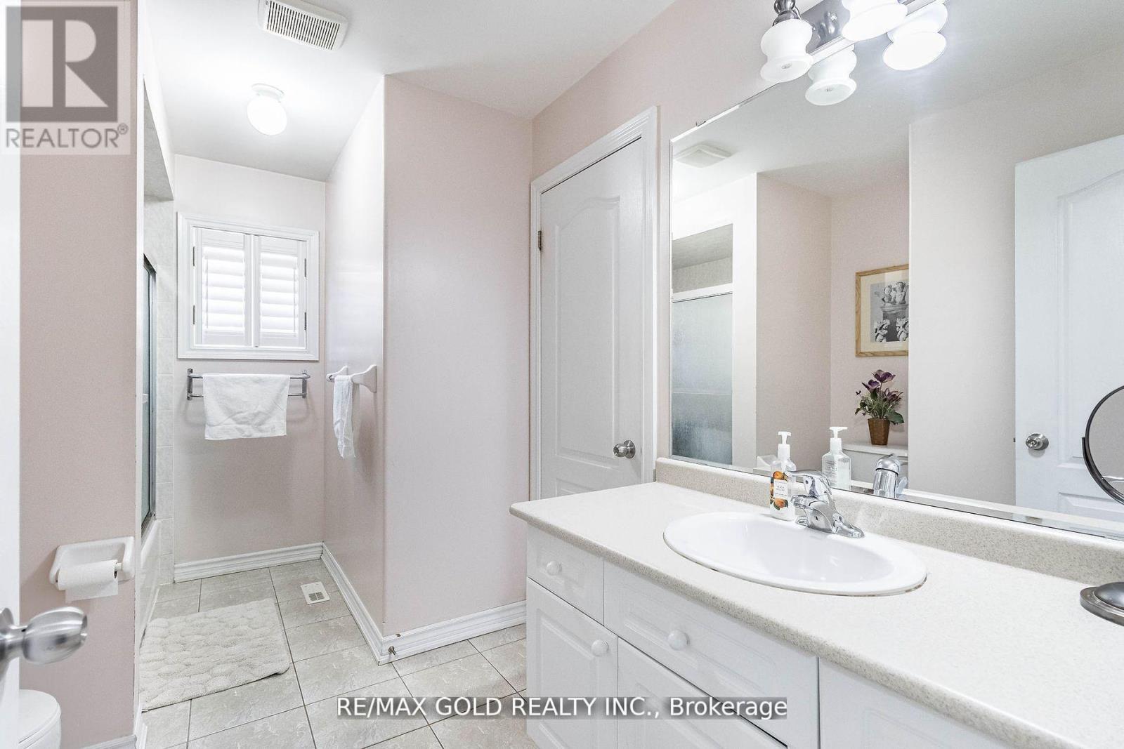 47 Ocean Ridge Drive, Brampton, Ontario  L6R 3K5 - Photo 14 - W12682460