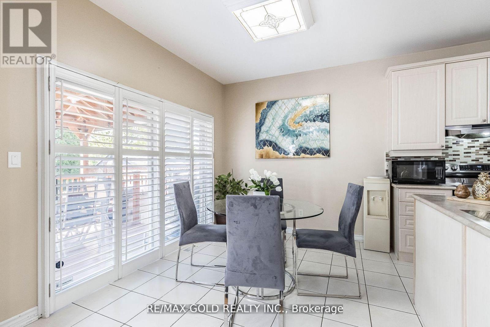 47 Ocean Ridge Drive, Brampton, Ontario  L6R 3K5 - Photo 6 - W12682460