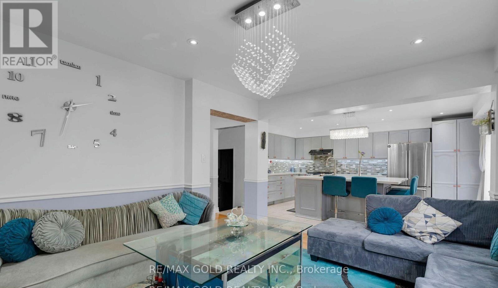 5 Farthingale Crescent, Brampton, Ontario  L7A 1R3 - Photo 10 - W12682478