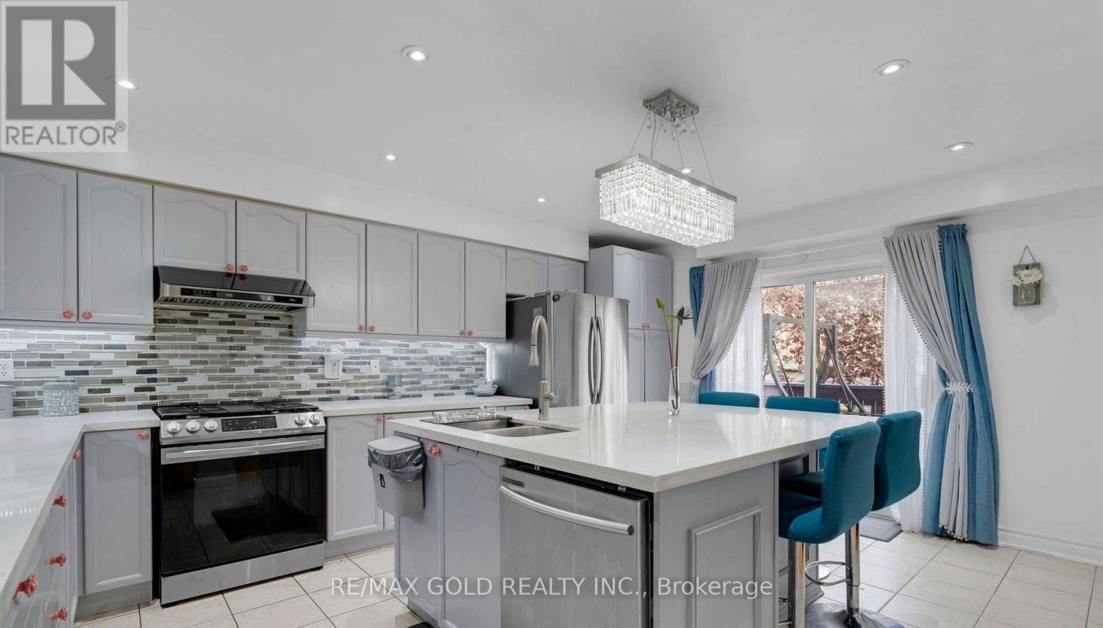 5 Farthingale Crescent, Brampton, Ontario  L7A 1R3 - Photo 12 - W12682478