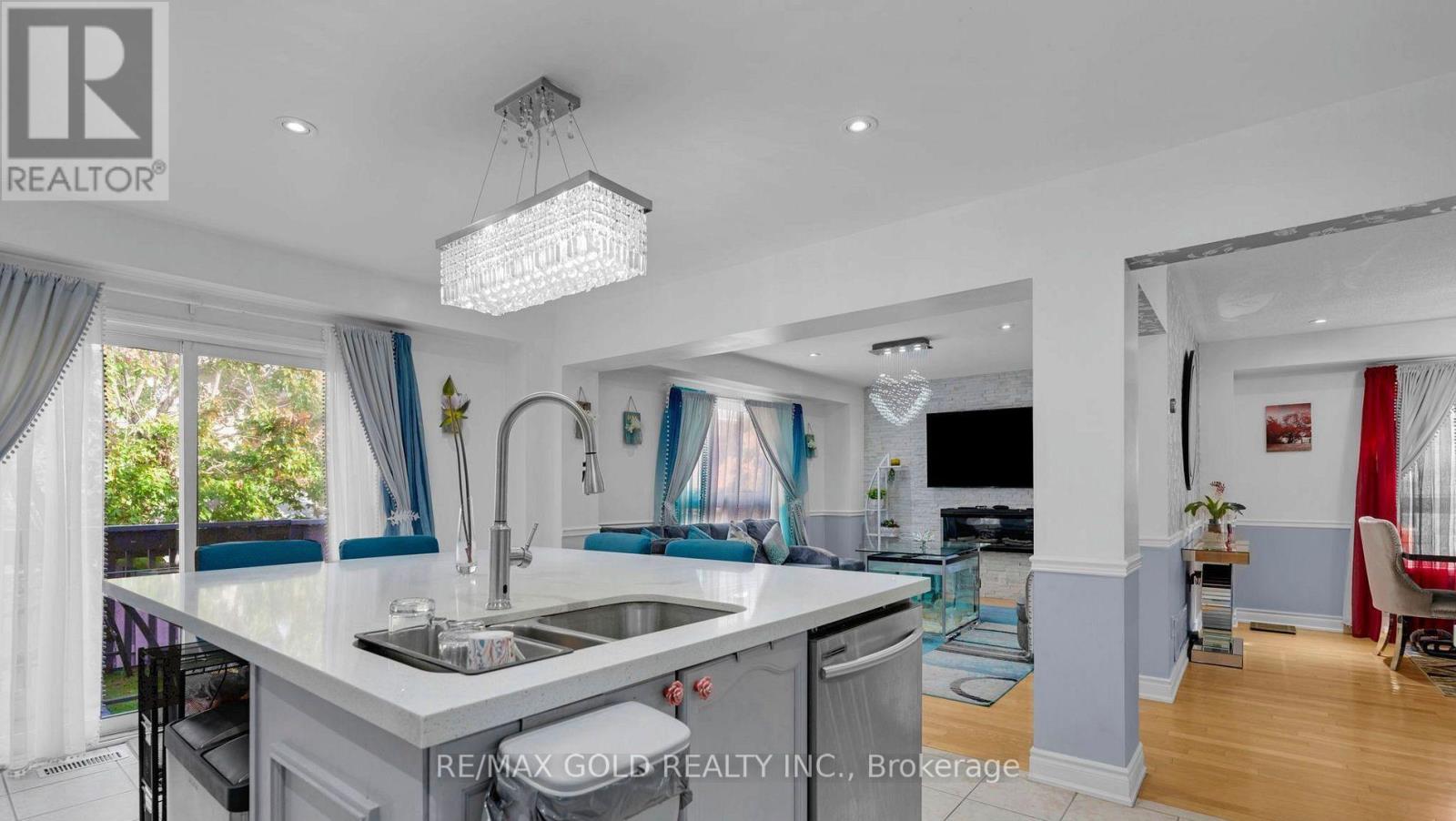 5 Farthingale Crescent, Brampton, Ontario  L7A 1R3 - Photo 14 - W12682478