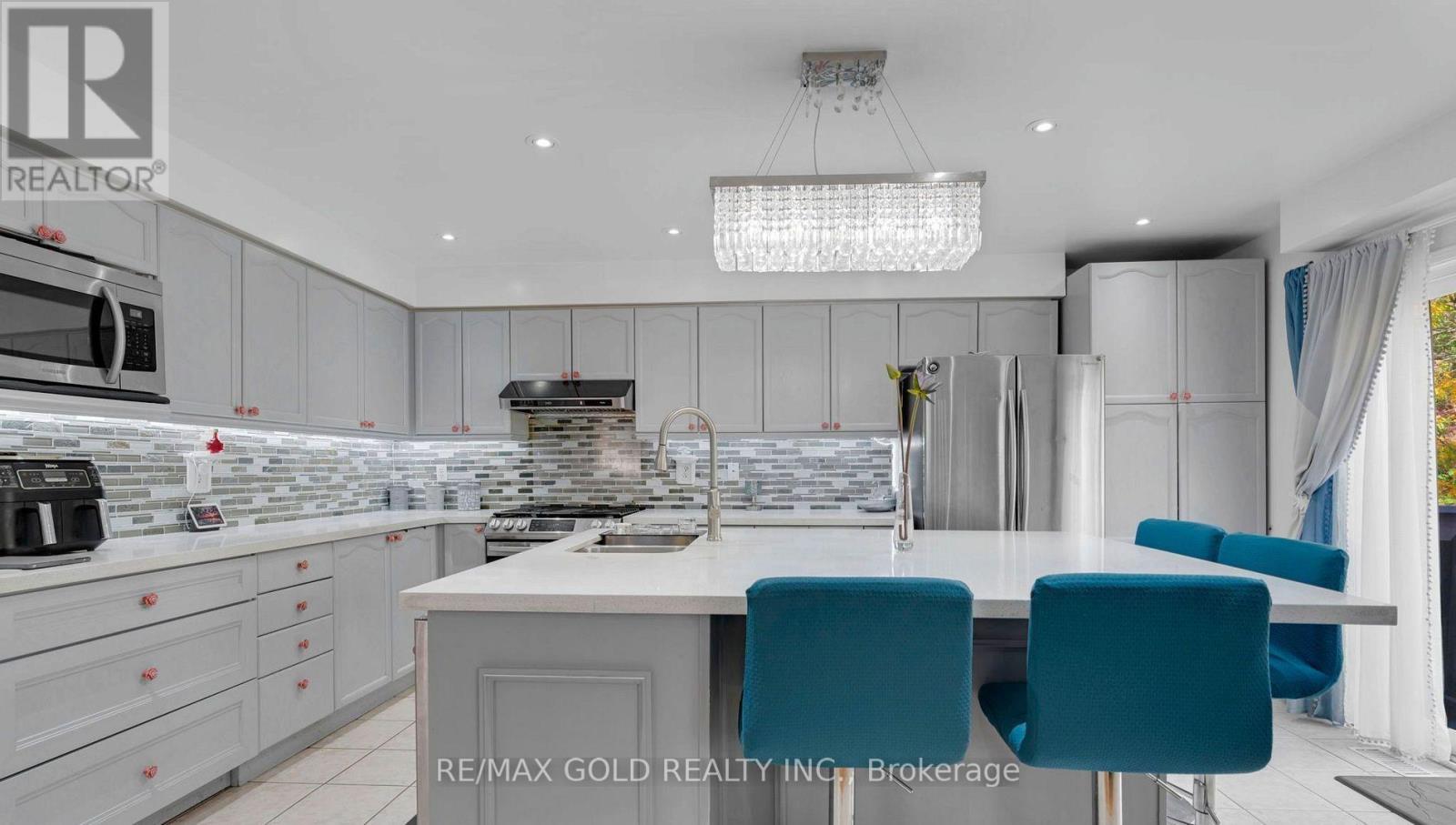 5 Farthingale Crescent, Brampton, Ontario  L7A 1R3 - Photo 15 - W12682478