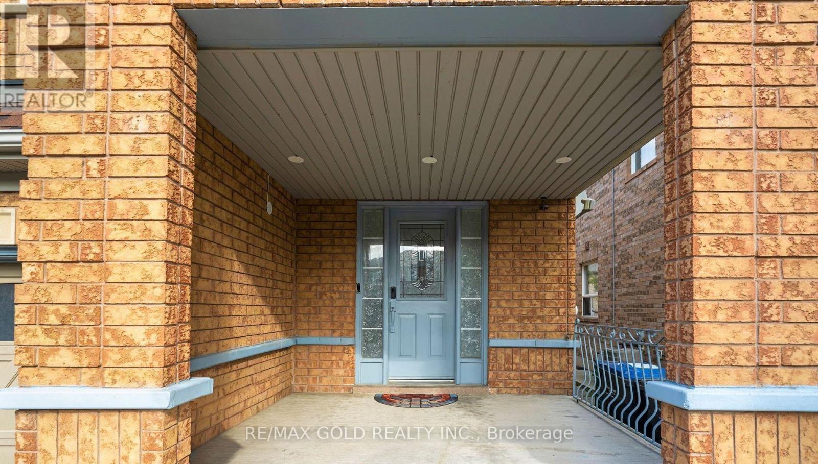 5 Farthingale Crescent, Brampton, Ontario  L7A 1R3 - Photo 3 - W12682478