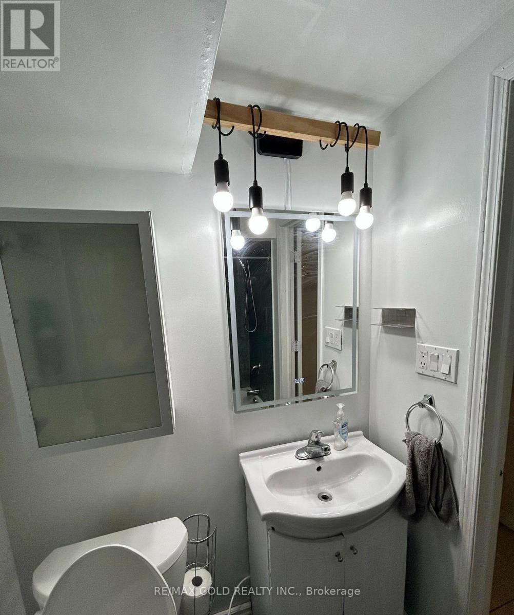 5 Farthingale Crescent, Brampton, Ontario  L7A 1R3 - Photo 36 - W12682478