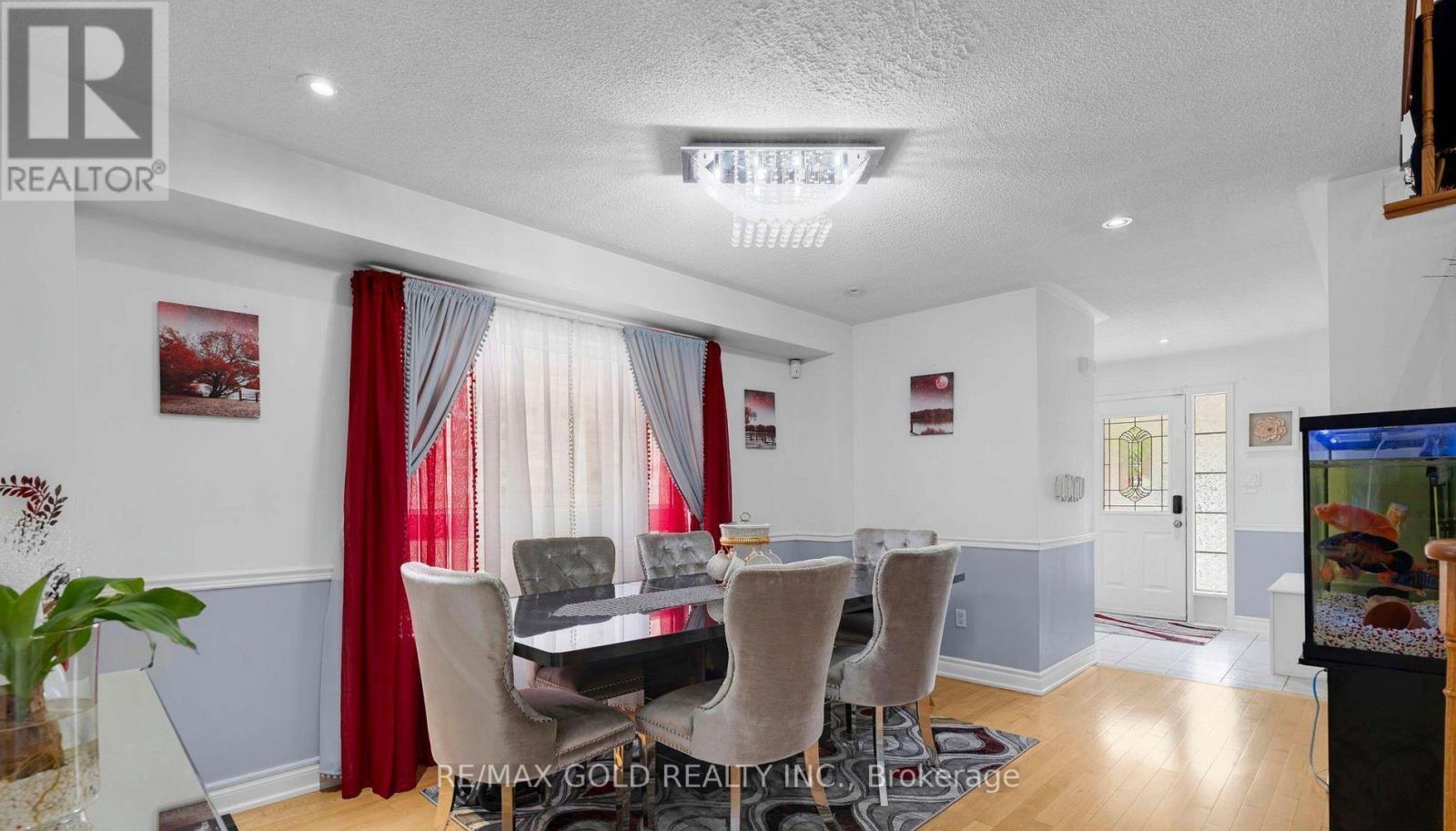 5 Farthingale Crescent, Brampton, Ontario  L7A 1R3 - Photo 7 - W12682478