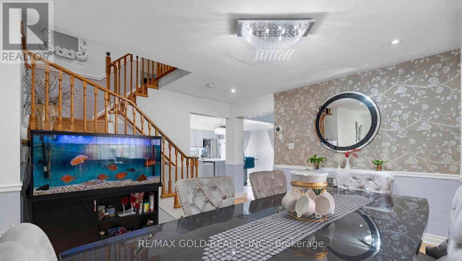 5 Farthingale Crescent, Brampton, Ontario  L7A 1R3 - Photo 8 - W12682478