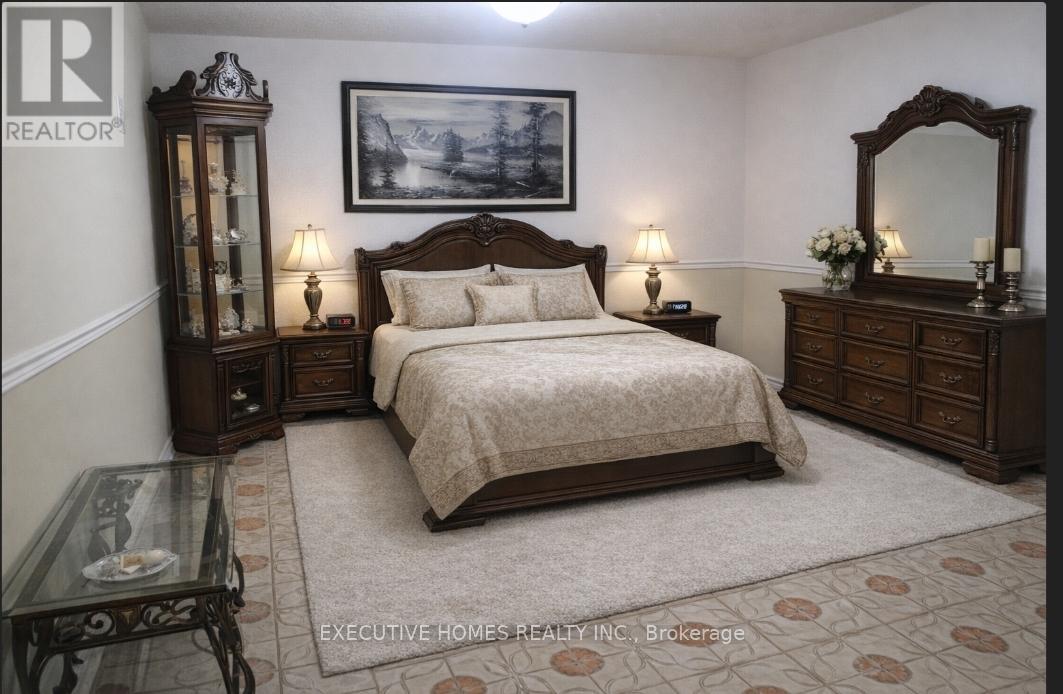 2 Clubhouse Court, Toronto, Ontario  M3L 2K5 - Photo 10 - W12682496