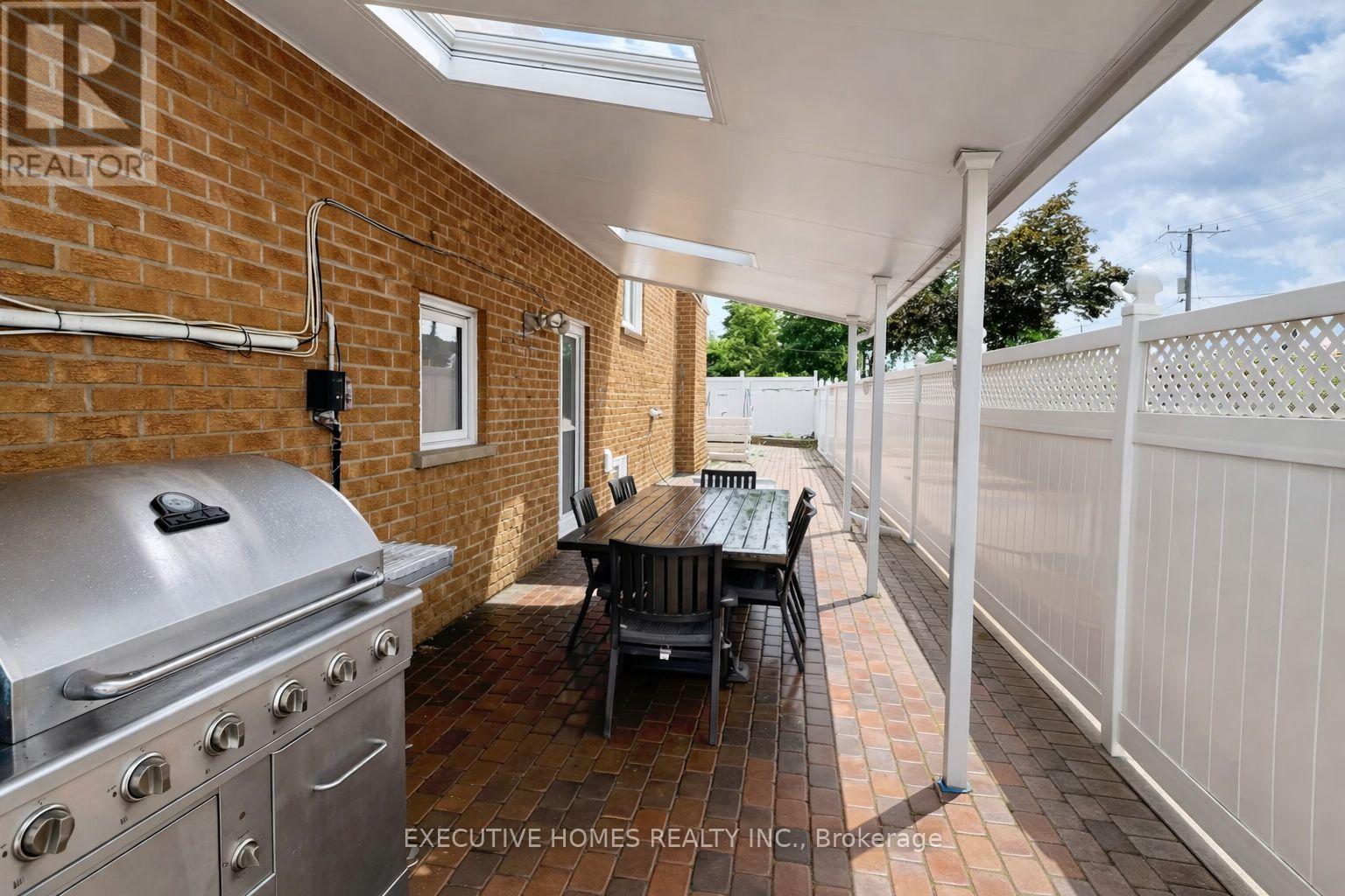 2 Clubhouse Court, Toronto, Ontario  M3L 2K5 - Photo 12 - W12682496